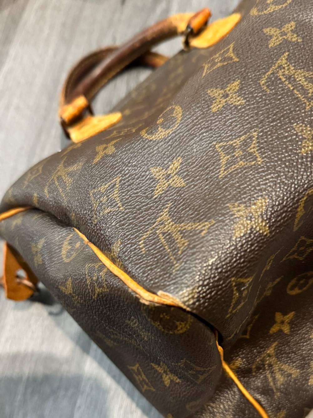 Authentic Louis Vuitton Monogram Speedy 30 - Picture 8 of 16